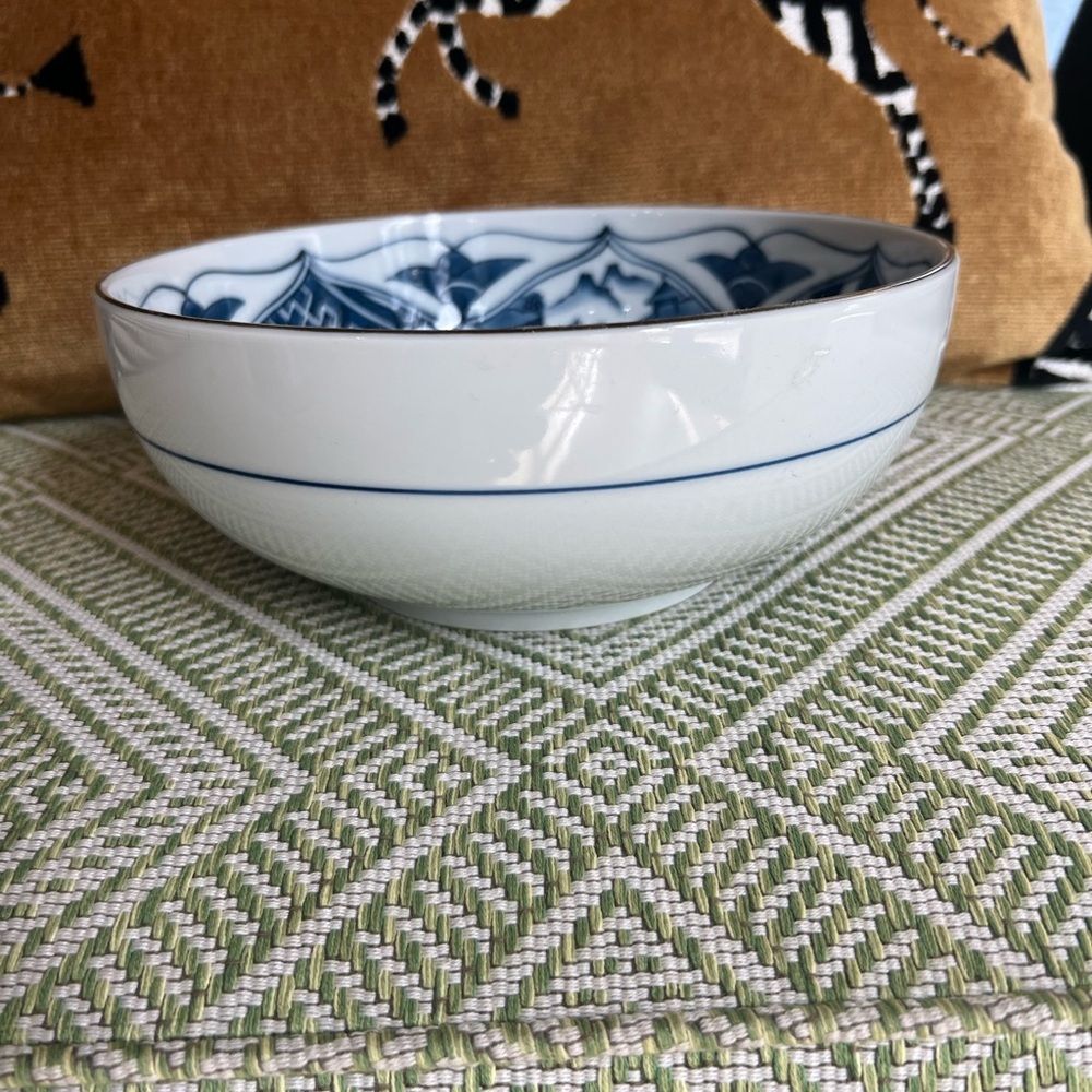 Vintage 1950s Chinese Batavia Ware Blue and White Bowl With Tree Hawk Bird - Picture 6 of 7